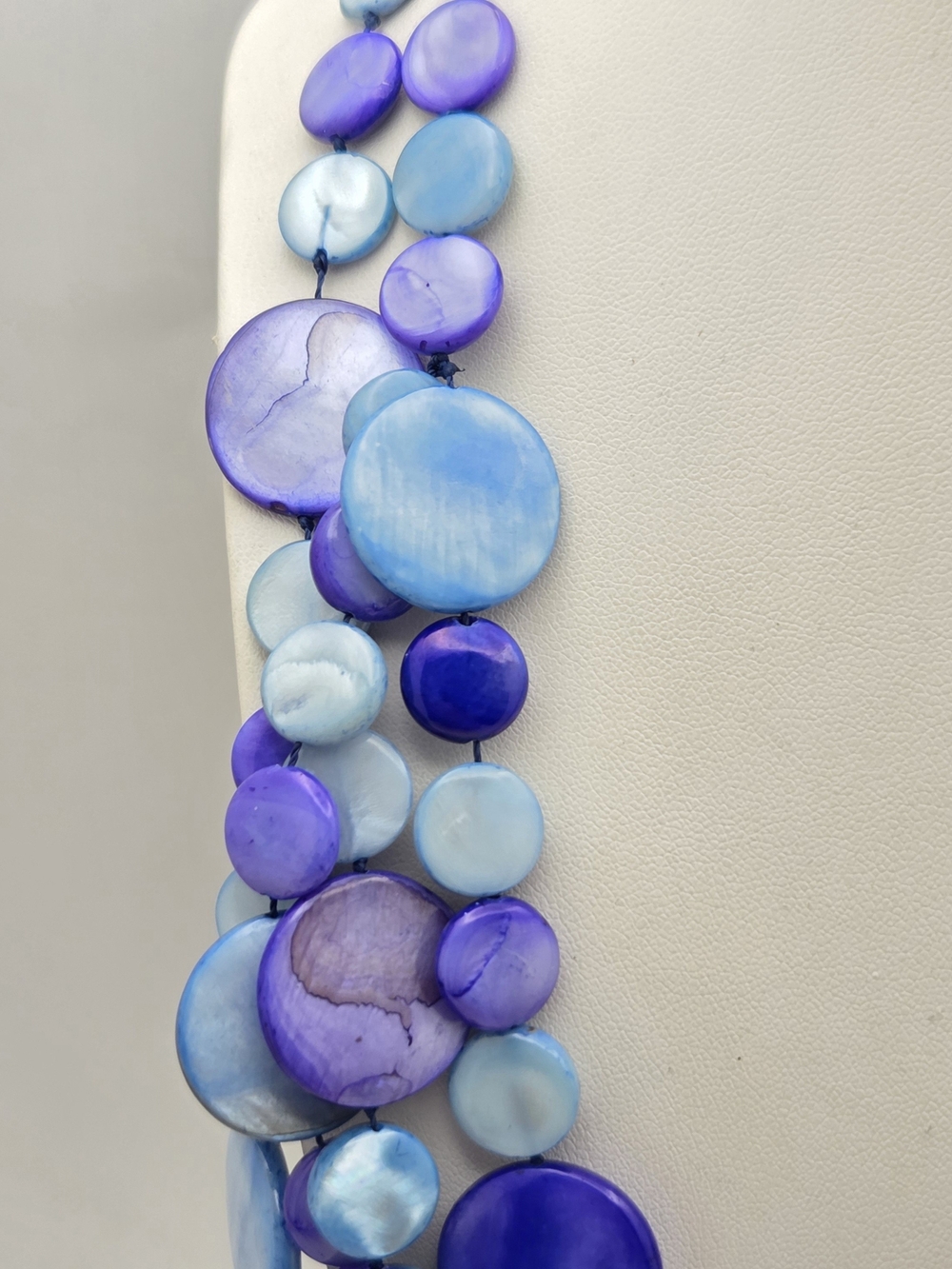 Vintage Blue Purple Mother of Pearl Disc Layered Necklace - Picture 6 of 16